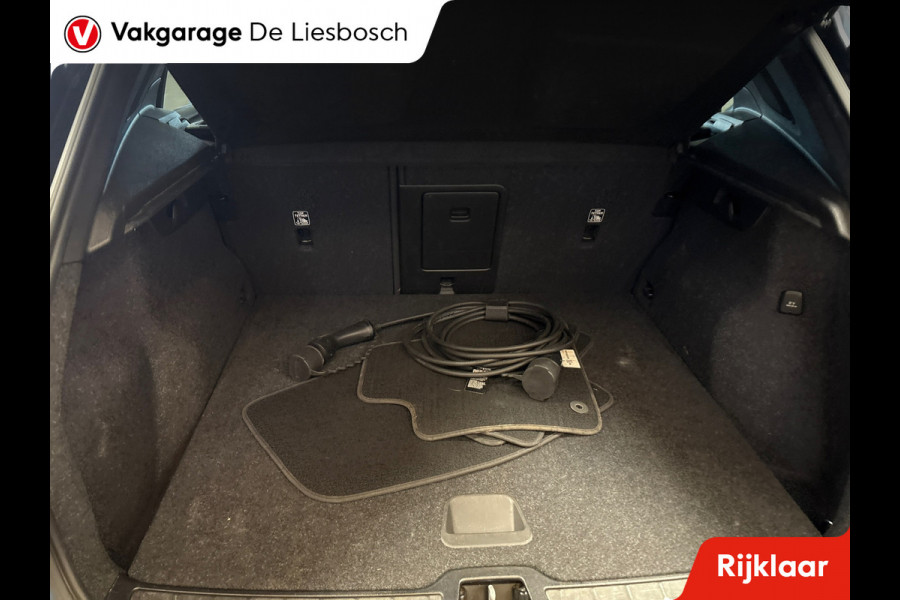 Volvo XC40 1.5 T4 Recharge R-Design / pano / leer / navi / Harman Kardon / trekhaak