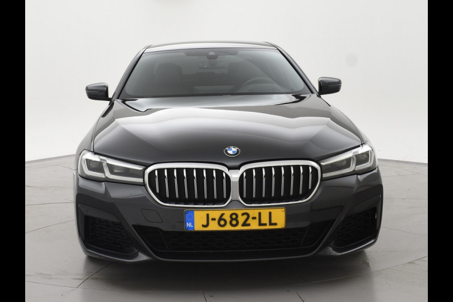 BMW 5 Serie 518D M-SPORT SEDAN + NAPPA LEDEREN COMFORTZETELS | TREKHAAK | H/K | HEAD-UP | SFEERVERLICHTING