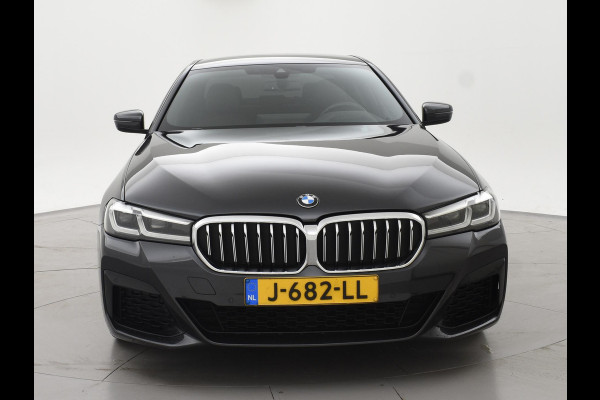 BMW 5 Serie 518D M-SPORT SEDAN + NAPPA LEDEREN COMFORTZETELS | TREKHAAK | H/K | HEAD-UP | SFEERVERLICHTING