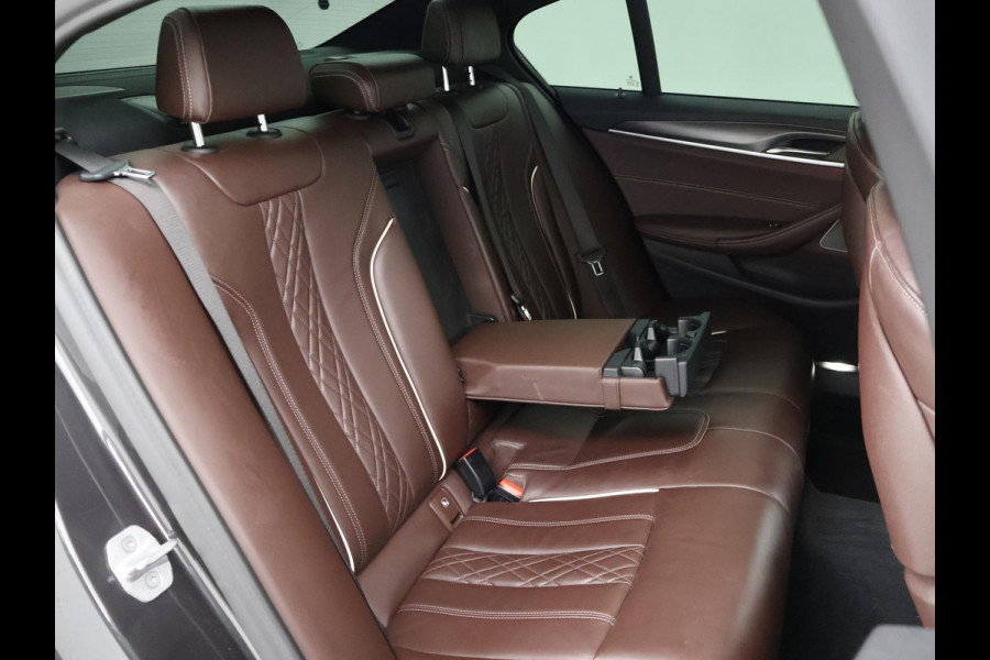 BMW 5 Serie 518D M-SPORT SEDAN + NAPPA LEDEREN COMFORTZETELS | TREKHAAK | H/K | HEAD-UP | SFEERVERLICHTING