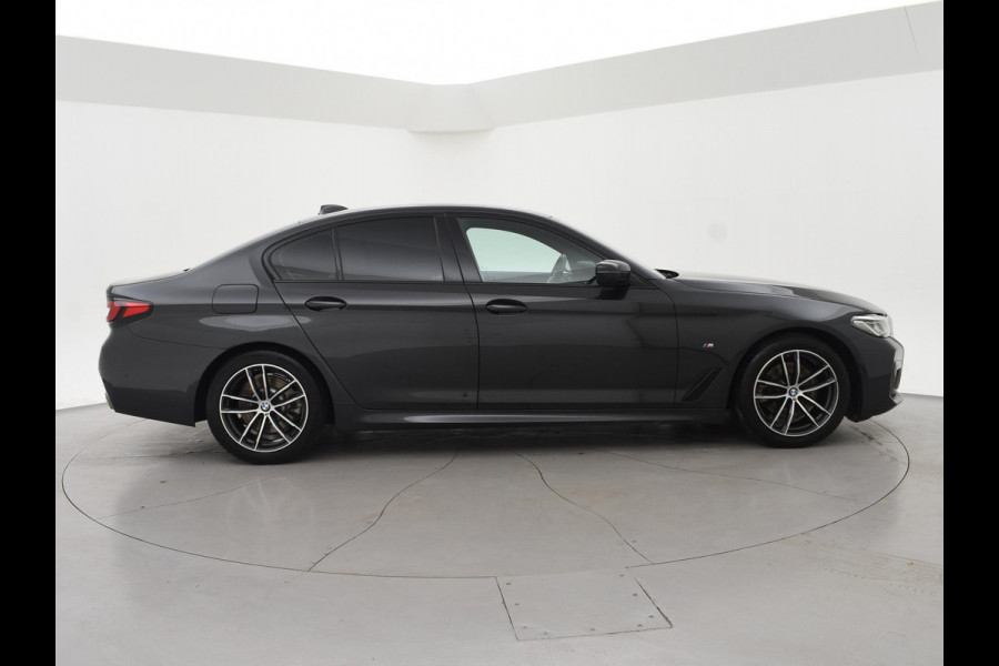 BMW 5 Serie 518D M-SPORT SEDAN + NAPPA LEDEREN COMFORTZETELS | TREKHAAK | H/K | HEAD-UP | SFEERVERLICHTING
