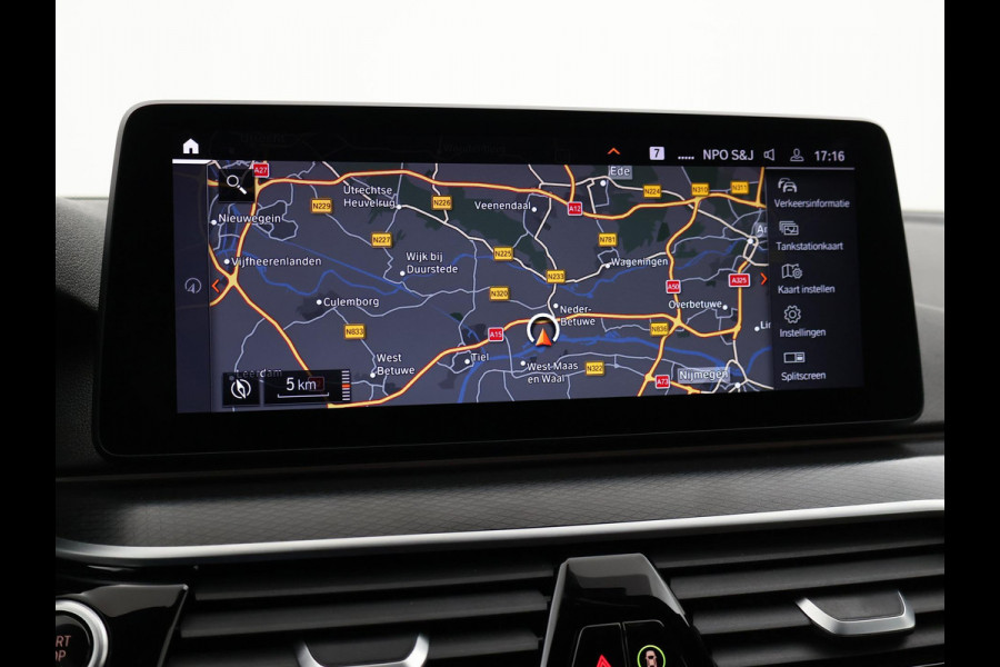 BMW 5 Serie 518D M-SPORT SEDAN + NAPPA LEDEREN COMFORTZETELS | TREKHAAK | H/K | HEAD-UP | SFEERVERLICHTING