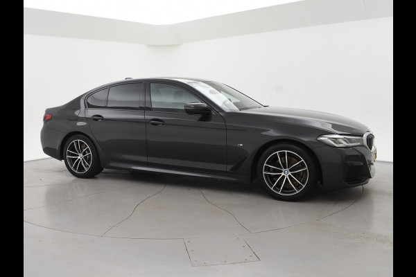BMW 5 Serie 518D M-SPORT SEDAN + NAPPA LEDEREN COMFORTZETELS | TREKHAAK | H/K | HEAD-UP | SFEERVERLICHTING