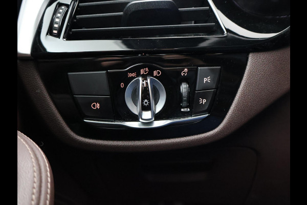 BMW 5 Serie 518D M-SPORT SEDAN + NAPPA LEDEREN COMFORTZETELS | TREKHAAK | H/K | HEAD-UP | SFEERVERLICHTING