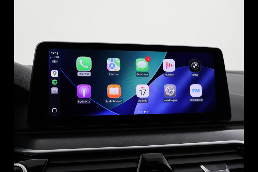 BMW 5 Serie 518D M-SPORT SEDAN + NAPPA LEDEREN COMFORTZETELS | TREKHAAK | H/K | HEAD-UP | SFEERVERLICHTING