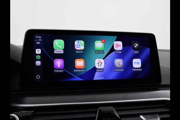 BMW 5 Serie 518D M-SPORT SEDAN + NAPPA LEDEREN COMFORTZETELS | TREKHAAK | H/K | HEAD-UP | SFEERVERLICHTING