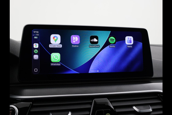 BMW 5 Serie 518D M-SPORT SEDAN + NAPPA LEDEREN COMFORTZETELS | TREKHAAK | H/K | HEAD-UP | SFEERVERLICHTING