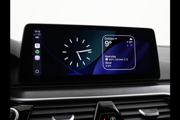 BMW 5 Serie 518D M-SPORT SEDAN + NAPPA LEDEREN COMFORTZETELS | TREKHAAK | H/K | HEAD-UP | SFEERVERLICHTING