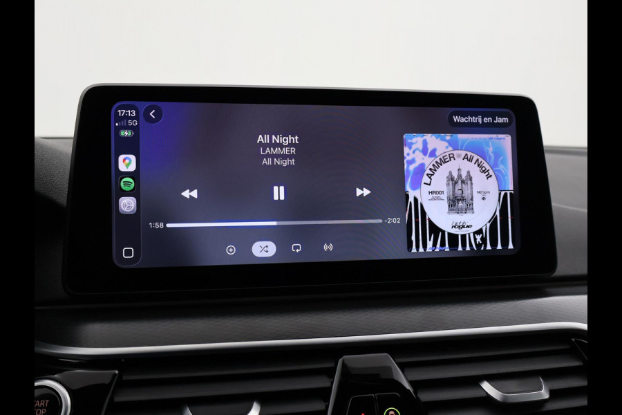 BMW 5 Serie 518D M-SPORT SEDAN + NAPPA LEDEREN COMFORTZETELS | TREKHAAK | H/K | HEAD-UP | SFEERVERLICHTING