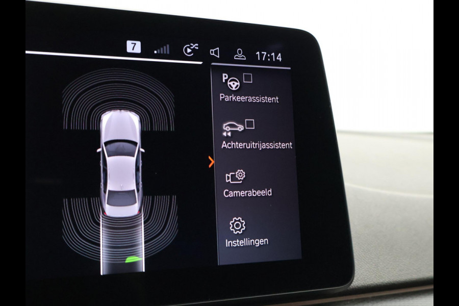 BMW 5 Serie 518D M-SPORT SEDAN + NAPPA LEDEREN COMFORTZETELS | TREKHAAK | H/K | HEAD-UP | SFEERVERLICHTING