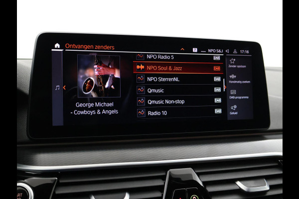 BMW 5 Serie 518D M-SPORT SEDAN + NAPPA LEDEREN COMFORTZETELS | TREKHAAK | H/K | HEAD-UP | SFEERVERLICHTING