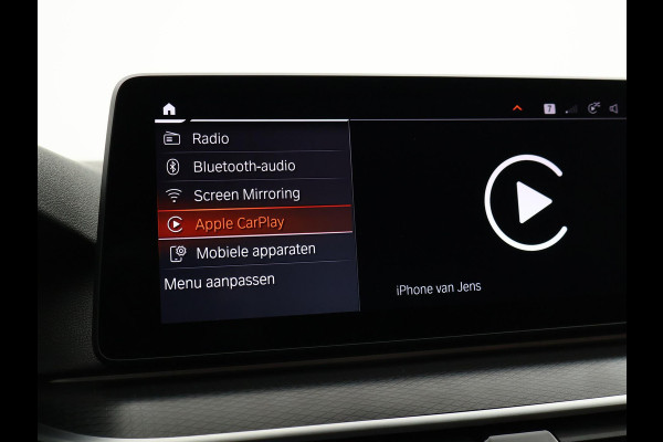 BMW 5 Serie 518D M-SPORT SEDAN + NAPPA LEDEREN COMFORTZETELS | TREKHAAK | H/K | HEAD-UP | SFEERVERLICHTING