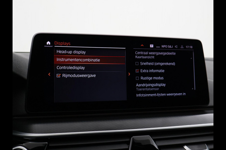 BMW 5 Serie 518D M-SPORT SEDAN + NAPPA LEDEREN COMFORTZETELS | TREKHAAK | H/K | HEAD-UP | SFEERVERLICHTING