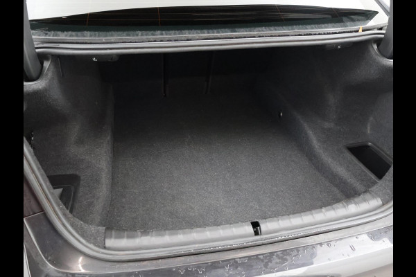 BMW 5 Serie 518D M-SPORT SEDAN + NAPPA LEDEREN COMFORTZETELS | TREKHAAK | H/K | HEAD-UP | SFEERVERLICHTING