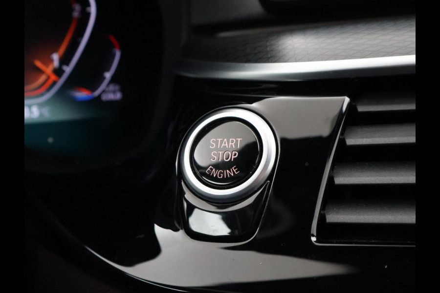 BMW 5 Serie 518D M-SPORT SEDAN + NAPPA LEDEREN COMFORTZETELS | TREKHAAK | H/K | HEAD-UP | SFEERVERLICHTING