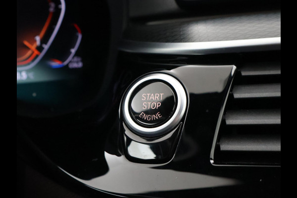 BMW 5 Serie 518D M-SPORT SEDAN + NAPPA LEDEREN COMFORTZETELS | TREKHAAK | H/K | HEAD-UP | SFEERVERLICHTING