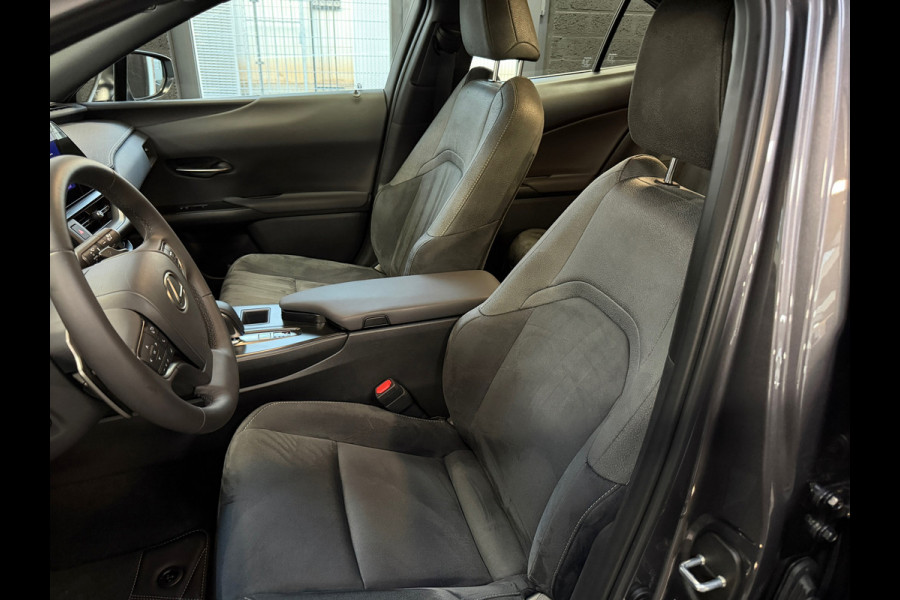 Lexus UX 300e Business Line 73 kWh | 1927KM | Nieuwe Auto | 06-2025 | Camera | Alcantara | SOH 100%