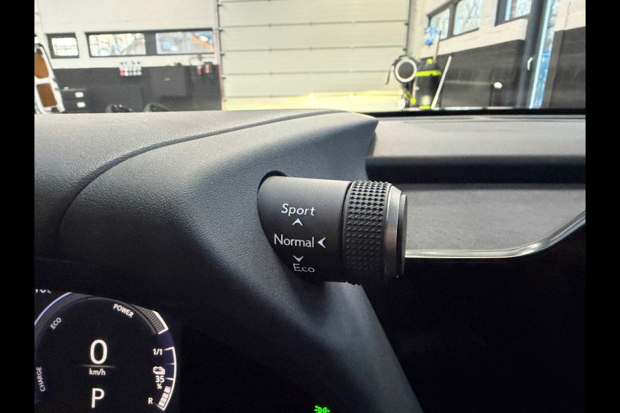 Lexus UX 300e Business Line 73 kWh | 1927KM | Nieuwe Auto | 06-2025 | Camera | Alcantara | SOH 100%