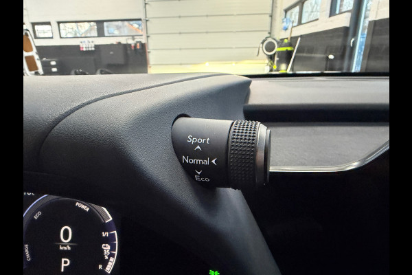 Lexus UX 300e Business Line 73 kWh | 1927KM | Nieuwe Auto | 06-2025 | Camera | Alcantara | SOH 100%