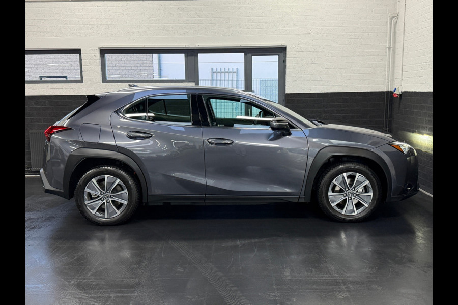 Lexus UX 300e Business Line 73 kWh | 1927KM | Nieuwe Auto | 06-2025 | Camera | Alcantara | SOH 100%