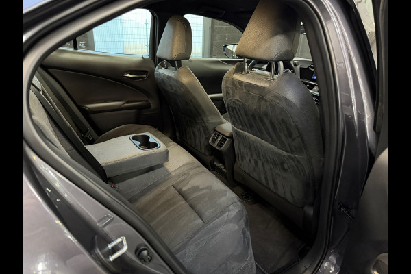 Lexus UX 300e Business Line 73 kWh | 1927KM | Nieuwe Auto | 06-2025 | Camera | Alcantara | SOH 100%