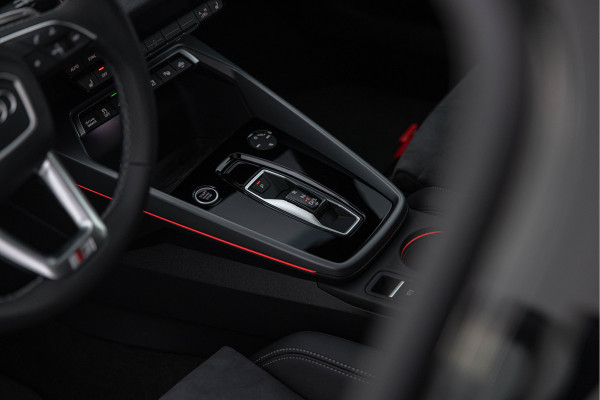 Audi A3 Sportback 45 TFSI-e 272pk Competition Pano S-stoelen SONOS S-line Matrix ACC