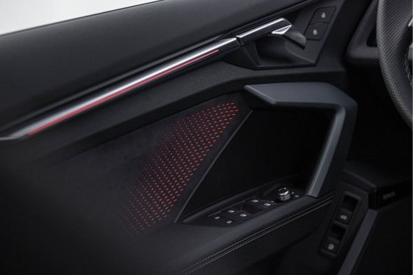 Audi A3 Sportback 45 TFSI-e 272pk Competition Pano S-stoelen SONOS S-line Matrix ACC