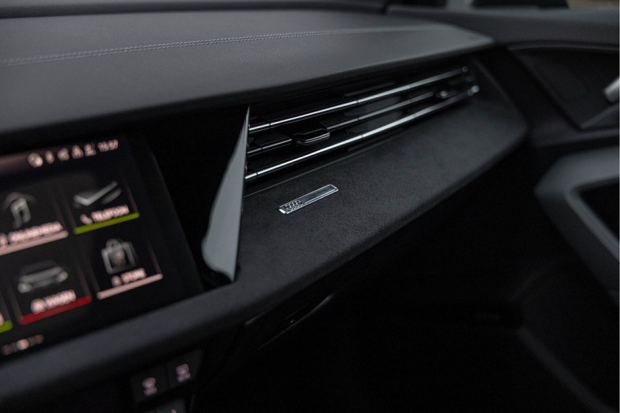 Audi A3 Sportback 45 TFSI-e 272pk Competition Pano S-stoelen SONOS S-line Matrix ACC