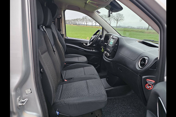 Mercedes-Benz Vito 119 CDI LED Trekhaak Parkeersensoren Automaat Airco Cruise Achterdeuren 3 Zits Euro6 190 PK!