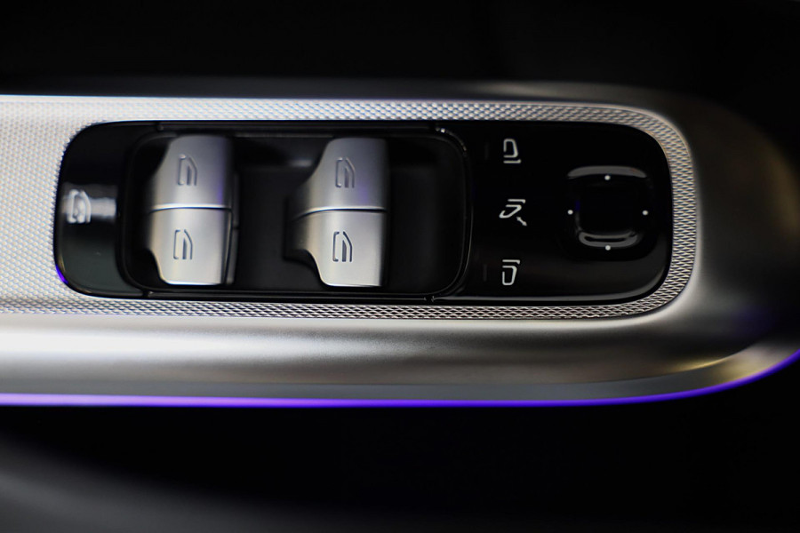 Mercedes-Benz E-Klasse 400 e 4MATIC AMG 53 Look / Hyperscreen / Massage / Burmester 4D / 360 Camera / Leder / Pano / 20 Inch