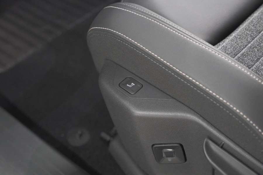 Peugeot 5008 1.2 Hybrid 136 Allure | Panoramic Navigation pack | Pack Seat | 7 Zitplaatsen | Camera | Navigatie | Apple Carplay