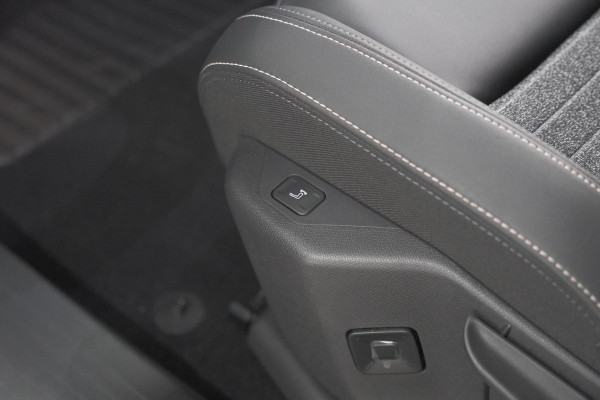 Peugeot 5008 1.2 Hybrid 136 Allure | Panoramic Navigation pack | Pack Seat | 7 Zitplaatsen | Camera | Navigatie | Apple Carplay