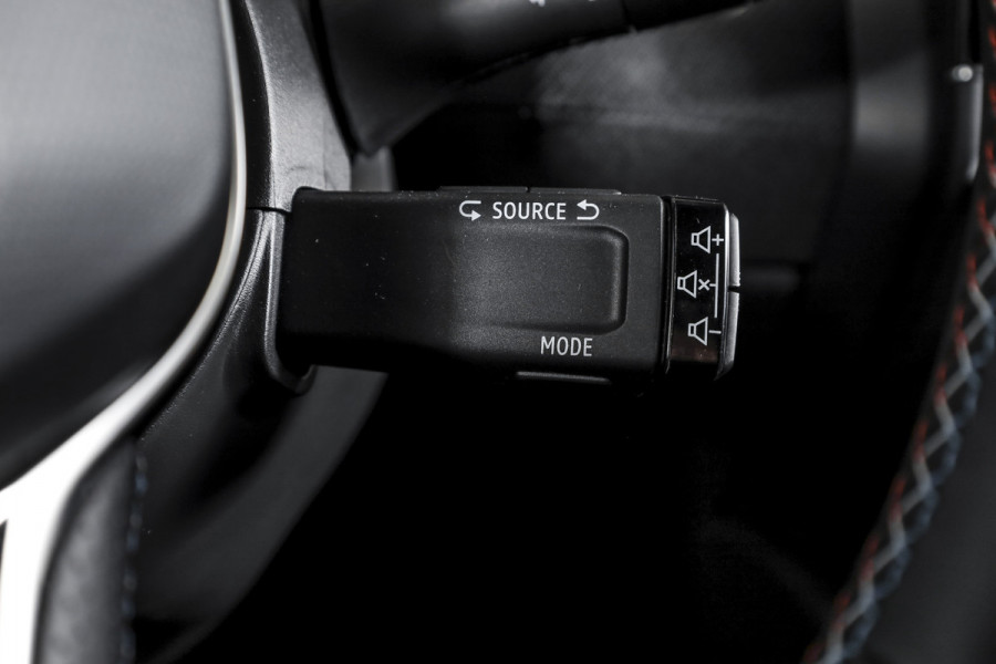 Renault Clio 1.0 TCe 90 GPF esprit Alpine | Dig. Cockpit | Adapt. Cruise | Stoel-+stuurverw. | PDC | Camera | NAV+App. Connect | ECC | 17" LM | 2328