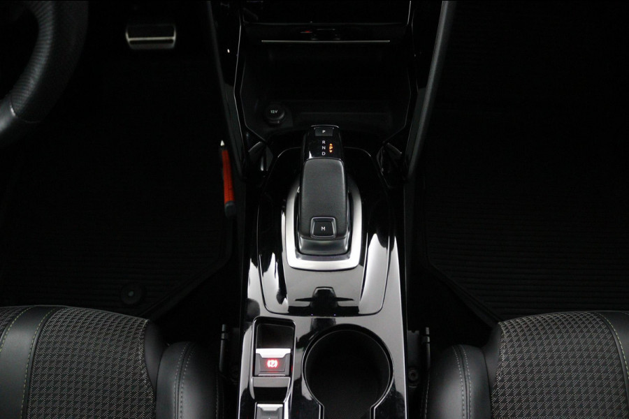 Peugeot 208 1.2 GT-Line*AUTOM.*ECC*ACC*NAVI*PANO*CARPLAY*