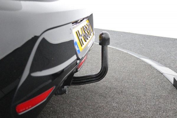 Peugeot 208 1.2 GT-Line*AUTOM.*ECC*ACC*NAVI*PANO*CARPLAY*