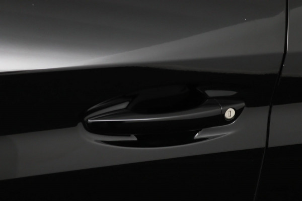 Peugeot 208 1.2 GT-Line*AUTOM.*ECC*ACC*NAVI*PANO*CARPLAY*