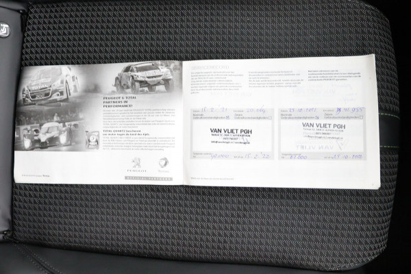 Peugeot 208 1.2 GT-Line*AUTOM.*ECC*ACC*NAVI*PANO*CARPLAY*