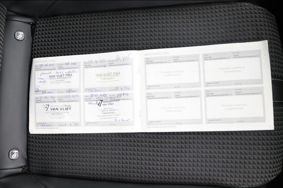 Peugeot 208 1.2 GT-Line*AUTOM.*ECC*ACC*NAVI*PANO*CARPLAY*