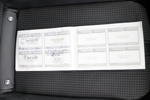 Peugeot 208 1.2 GT-Line*AUTOM.*ECC*ACC*NAVI*PANO*CARPLAY*