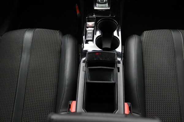 Peugeot 208 1.2 GT-Line*AUTOM.*ECC*ACC*NAVI*PANO*CARPLAY*