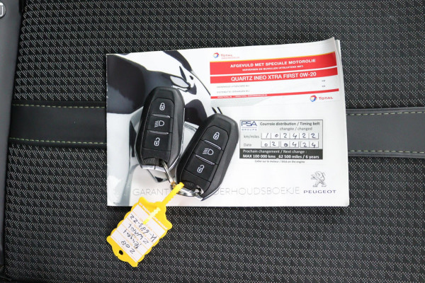 Peugeot 208 1.2 GT-Line*AUTOM.*ECC*ACC*NAVI*PANO*CARPLAY*