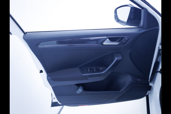 Volkswagen T-Roc 2.0 TSI 4Motion Sport 191 PK | Beats Audio | Panoramadak | Stoelverwarming | Elec. klep | Trekhaak | Navigatie, App. connect, Adaptieve cruise, DAB, All season banden