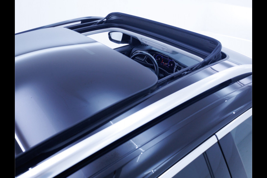 Volkswagen T-Roc 2.0 TSI 4Motion Sport 191 PK | Beats Audio | Panoramadak | Stoelverwarming | Elec. klep | Trekhaak | Navigatie, App. connect, Adaptieve cruise, DAB, All season banden