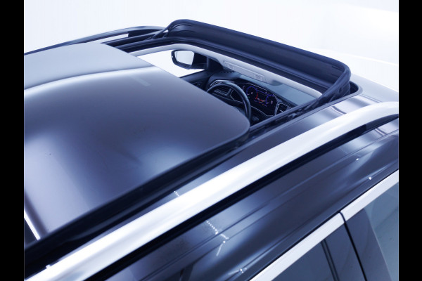 Volkswagen T-Roc 2.0 TSI 4Motion Sport 191 PK | Beats Audio | Panoramadak | Stoelverwarming | Elec. klep | Trekhaak | Navigatie, App. connect, Adaptieve cruise, DAB, All season banden