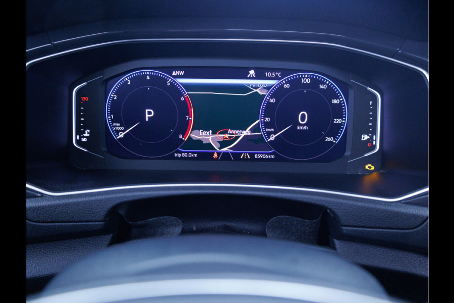 Volkswagen T-Roc 2.0 TSI 4Motion Sport 191 PK | Beats Audio | Panoramadak | Stoelverwarming | Elec. klep | Trekhaak | Navigatie, App. connect, Adaptieve cruise, DAB, All season banden