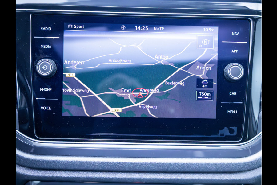 Volkswagen T-Roc 2.0 TSI 4Motion Sport 191 PK | Beats Audio | Panoramadak | Stoelverwarming | Elec. klep | Trekhaak | Navigatie, App. connect, Adaptieve cruise, DAB, All season banden