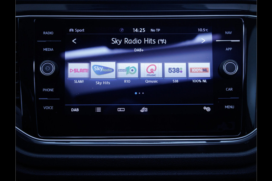 Volkswagen T-Roc 2.0 TSI 4Motion Sport 191 PK | Beats Audio | Panoramadak | Stoelverwarming | Elec. klep | Trekhaak | Navigatie, App. connect, Adaptieve cruise, DAB, All season banden