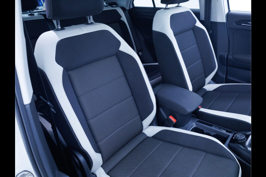 Volkswagen T-Roc 2.0 TSI 4Motion Sport 191 PK | Beats Audio | Panoramadak | Stoelverwarming | Elec. klep | Trekhaak | Navigatie, App. connect, Adaptieve cruise, DAB, All season banden