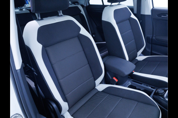 Volkswagen T-Roc 2.0 TSI 4Motion Sport 191 PK | Beats Audio | Panoramadak | Stoelverwarming | Elec. klep | Trekhaak | Navigatie, App. connect, Adaptieve cruise, DAB, All season banden