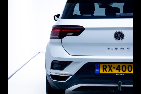 Volkswagen T-Roc 2.0 TSI 4Motion Sport 191 PK | Beats Audio | Panoramadak | Stoelverwarming | Elec. klep | Trekhaak | Navigatie, App. connect, Adaptieve cruise, DAB, All season banden